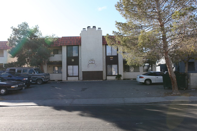 6213 Bellota Dr in Las Vegas, NV - Building Photo - Building Photo