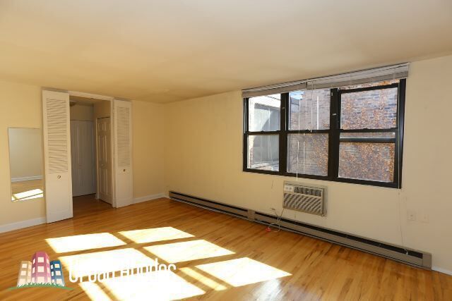 1447 N Dearborn St, Unit M03B in Chicago, IL - Building Photo - Building Photo