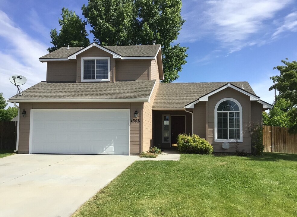 1308 W Ryegrass Ct in Kuna, ID - Building Photo