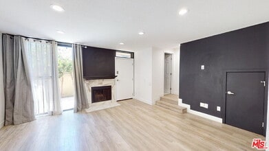 9625 Sylmar Ave in Los Angeles, CA - Building Photo - Building Photo