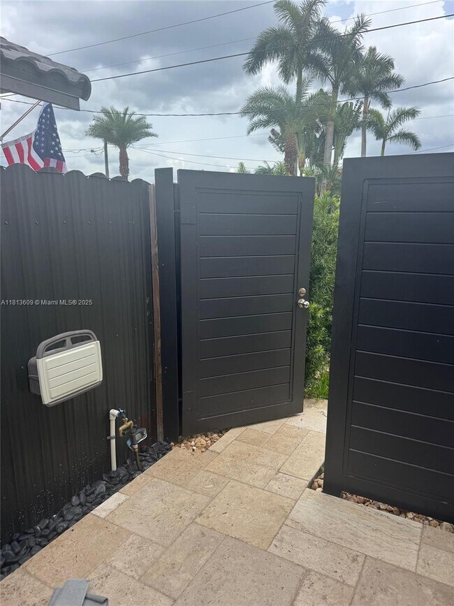 3340 SW 139th Ave-Unit -1 in Miami, FL - Building Photo - Building Photo