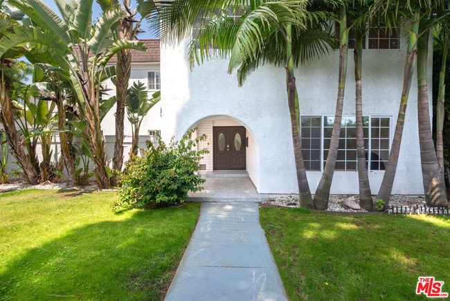 property at 3026 Inglewood Blvd
