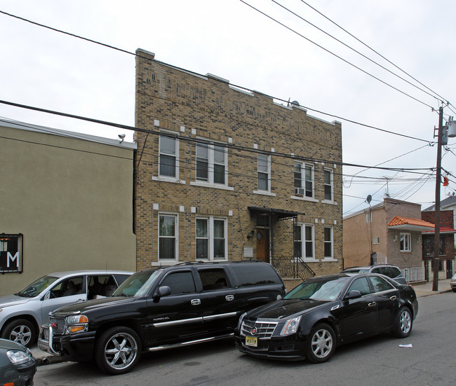 247 Malvern St in Newark, NJ - Building Photo - Building Photo