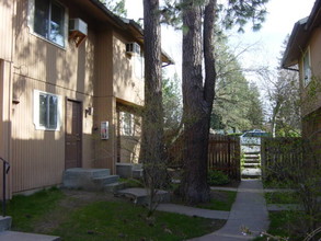 Villa Del Norte Apartments in Spokane, WA - Building Photo - Building Photo