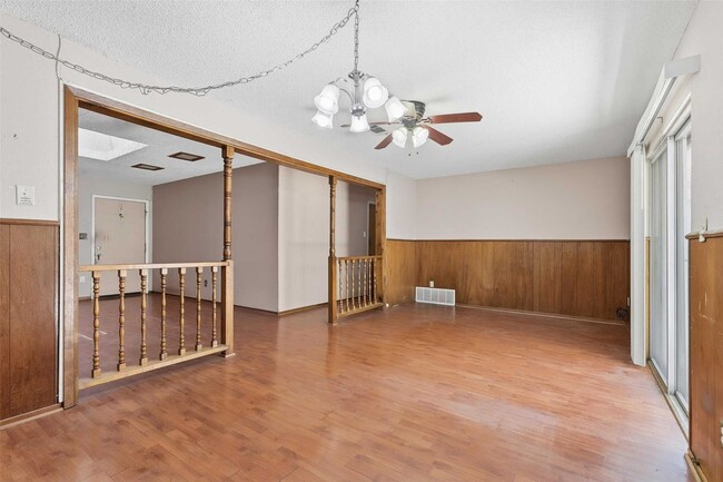 2320 Meadow Crest in Irving, TX - Building Photo - Building Photo