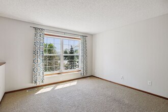 15024 Farnham Ave N in Hugo, MN - Building Photo - Building Photo