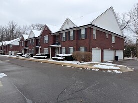 53180 Manchester Ave in Utica, MI - Building Photo