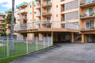 El Sol in Hialeah, FL - Building Photo - Building Photo