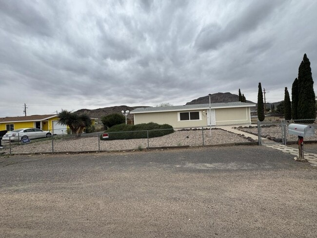 4885 N Sierra Rd in Kingman, AZ - Building Photo - Building Photo