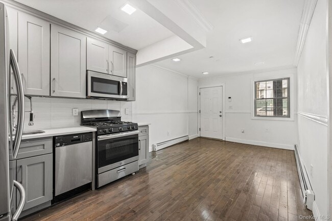 4828 Barnes Ave in Bronx, NY - Building Photo - Building Photo