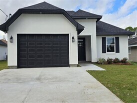 101 Carolyn Dr in Destrehan, LA - Building Photo