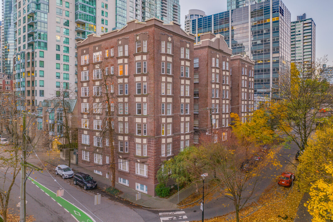 Banffshire in Vancouver, BC - Building Photo