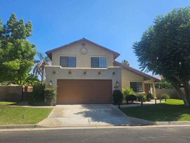 property at 78705 Vía Corrido