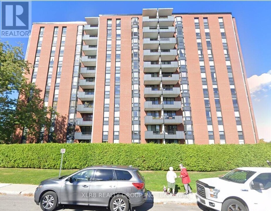 2951 Riverside Dr. in Ottawa, ON - Building Photo