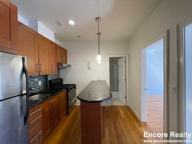 108 Peterborough St, Unit 11-14 in Boston, MA - Building Photo - Building Photo