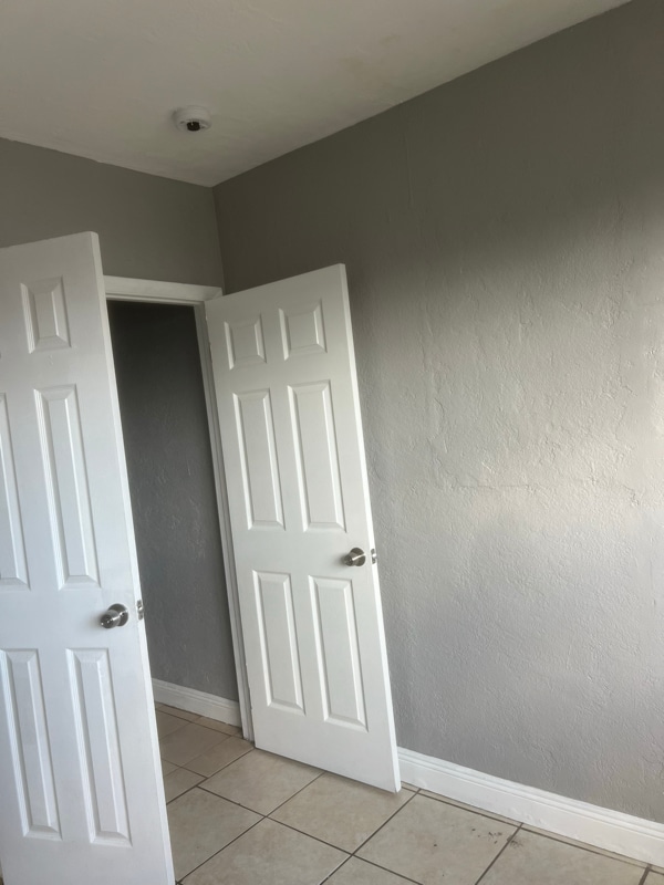 2401 NW 7th St in Fort Lauderdale, FL - Foto de edificio - Building Photo