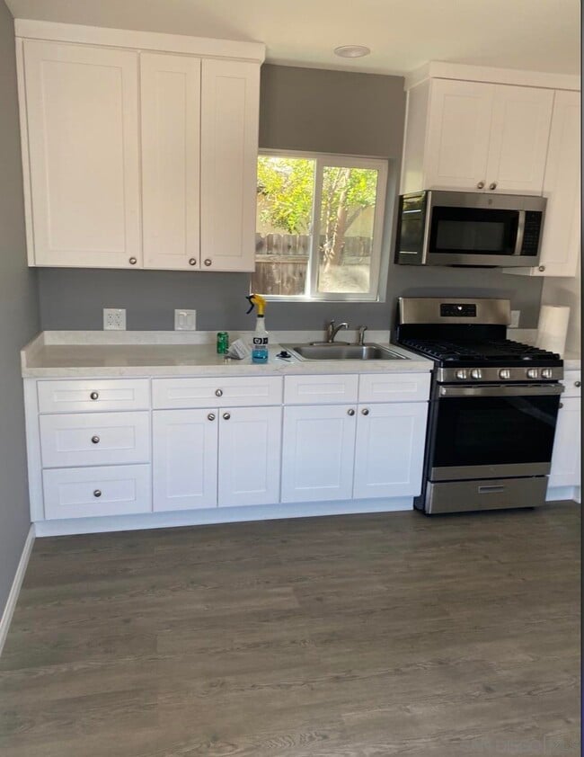 222 W 6th Ave in Escondido, CA - Building Photo - Building Photo