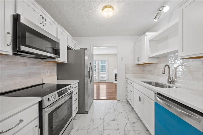 1932 Stroll Cir in Fuquay Varina, NC - Building Photo - Building Photo