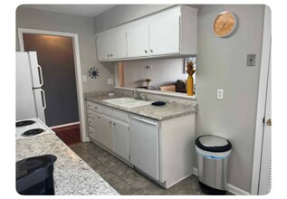 3017 Winterberry Dr in Cave Spring, VA - Foto de edificio - Building Photo