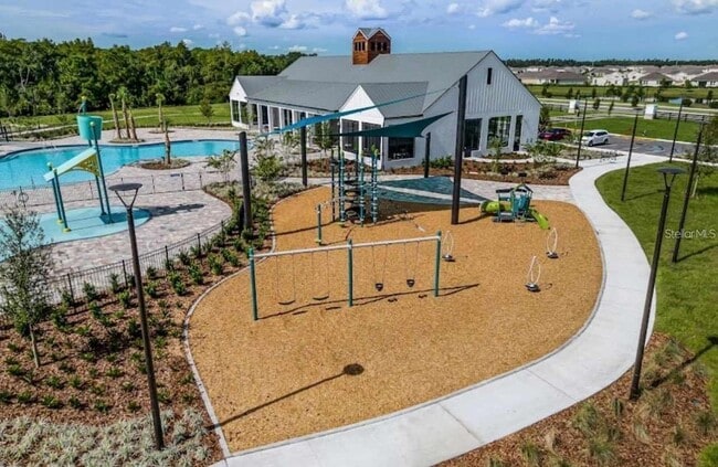 6877 Botanic Blvd in Harmony, FL - Foto de edificio - Building Photo