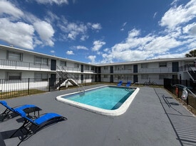 San Marco Apartments in Pompano Beach, FL - Building Photo