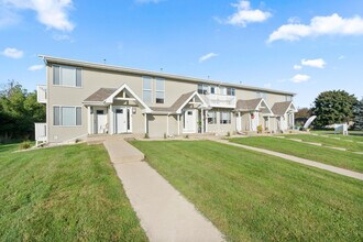 Riverstone Townhomes in Stoughton, WI - Building Photo - Building Photo