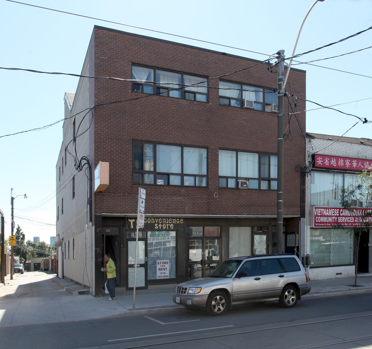 859-861 Dundas St W in Toronto, ON - Building Photo