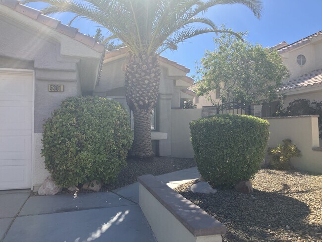 5301 Standing Rock Pl in Las Vegas, NV - Building Photo - Building Photo