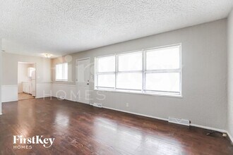 8812 Manchester in Kansas City, MO - Building Photo - Building Photo
