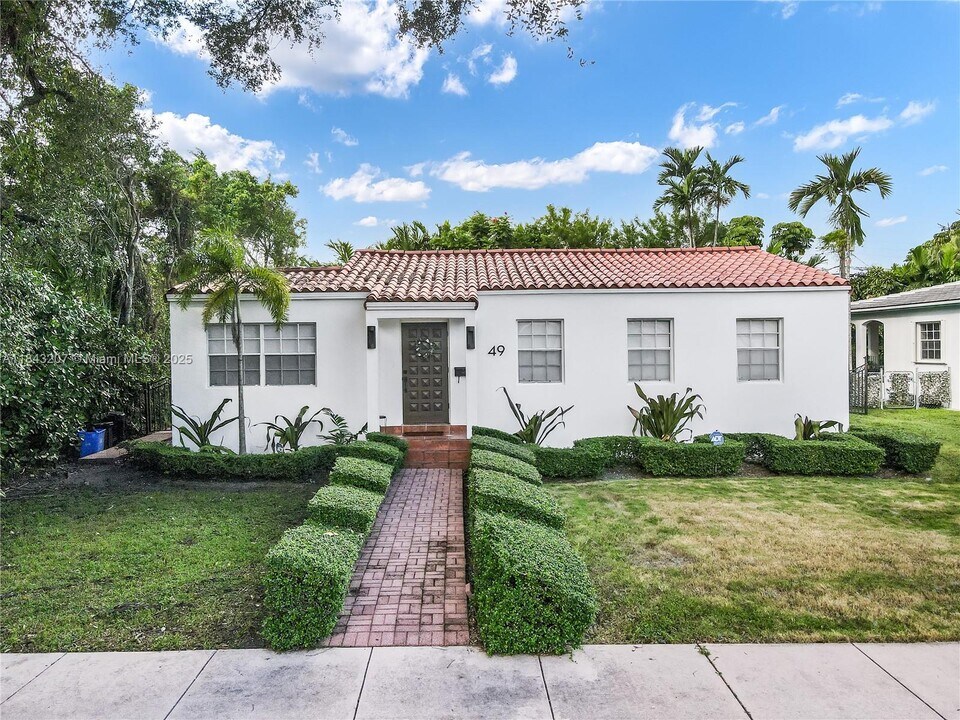 49 Alcantarra Ave in Coral Gables, FL - Building Photo