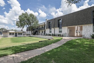 Autumn Ridge Apartments in Tulsa, OK - Foto de edificio - Building Photo