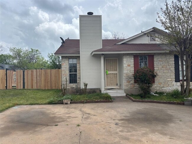 10309 Annie Oakley Trail in Austin, TX - Building Photo - Building Photo