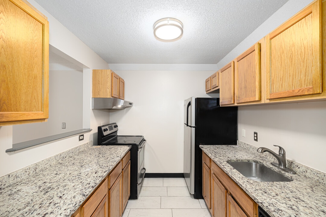 Brookside Apartment Homes in Bristol, CT - Foto de edificio