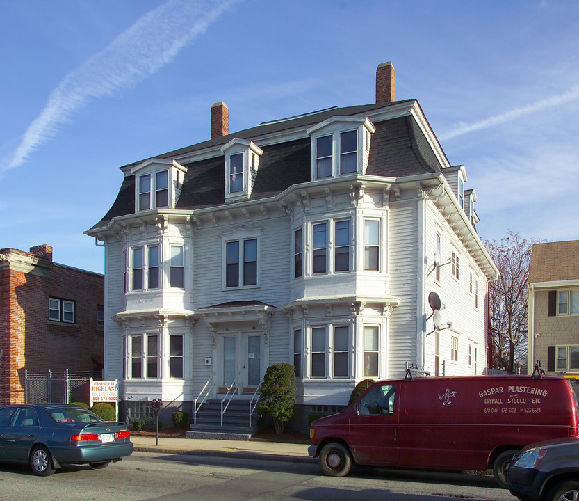 348 2nd St in Fall River, MA - Foto de edificio