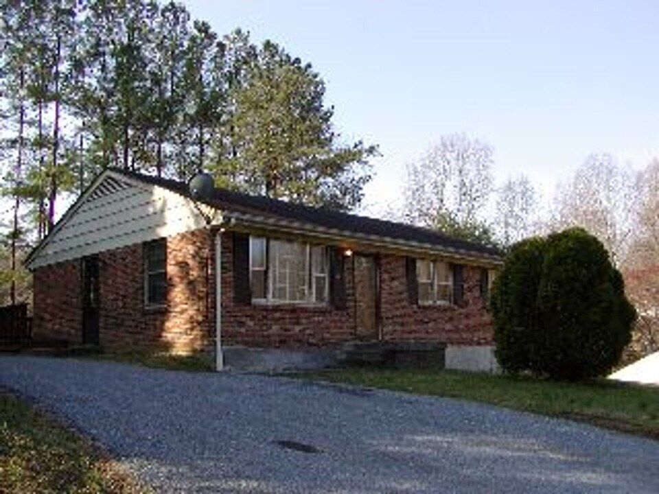 1209 Craigmont Dr in Lynchburg, VA - Building Photo
