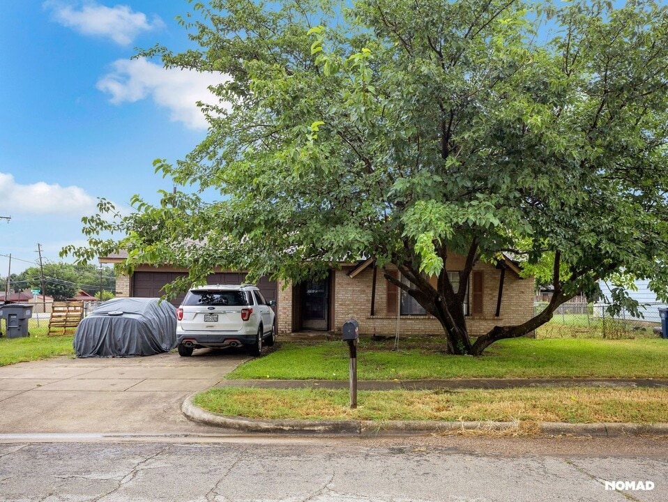 2654 Arlington Ln in Lancaster, TX - Foto de edificio