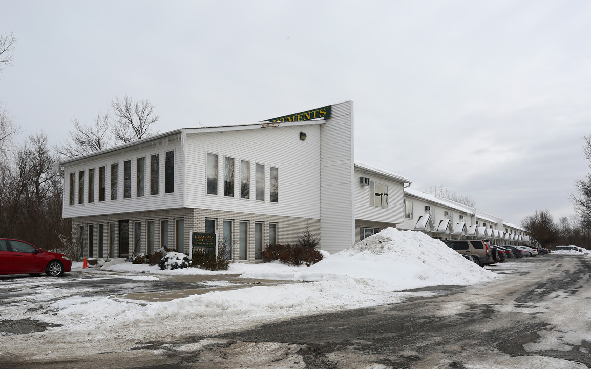 Essex Manor Apartments in Hudson, NY - Building Photo