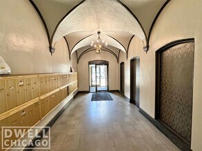 3333 W Diversey Ave, Unit S in Chicago, IL - Building Photo - Building Photo