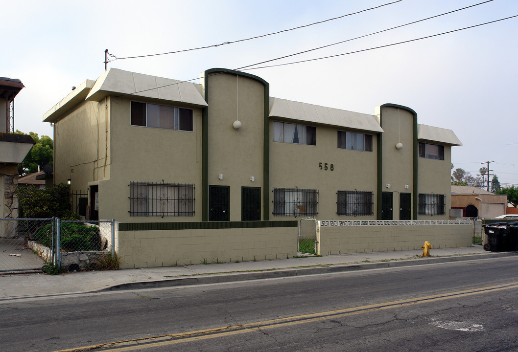 558 E Hyde Park Blvd in Inglewood, CA - Building Photo