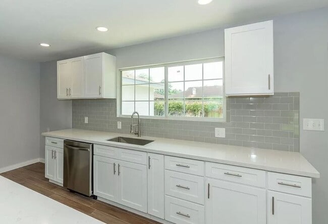 property at 4915 Sassafras Ln