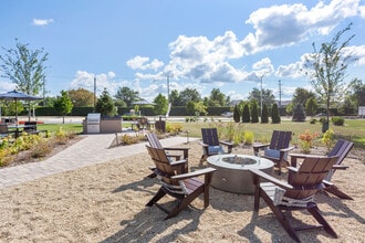 fifty9 Grove in Naperville, IL - Foto de edificio - Building Photo