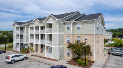 Charleston Place Apartment Homes in Jacksonville, NC - Building Photo - Building Photo