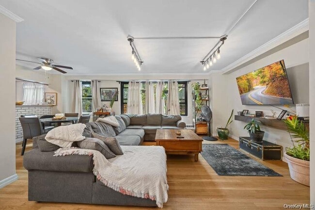 property at 3850 Sedgwick Ave