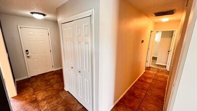 387 Alexander Ave in Deltona, FL - Building Photo - Building Photo