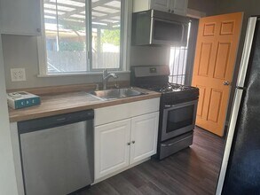 1111 Blake Ave, Unit 1111 Blake Av. Frogtown in Los Angeles, CA - Foto de edificio - Building Photo