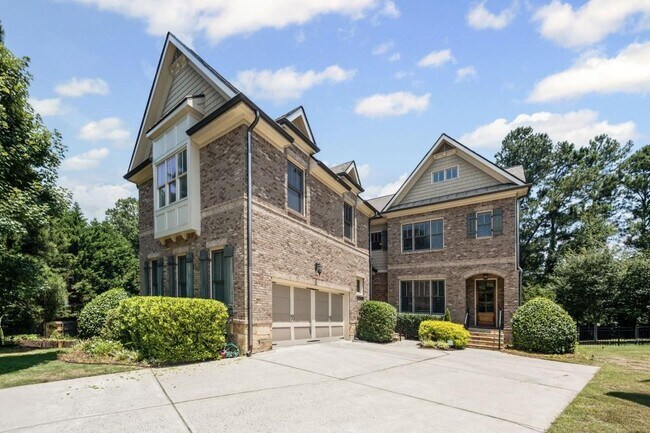 property at 2750 Vinings Orchard Cir SE
