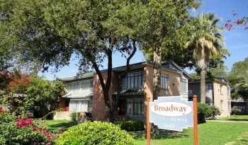 Broadway Apartments in San Antonio, TX - Foto de edificio