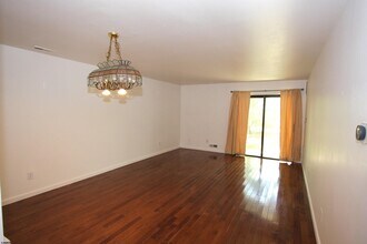 2616 Canyon Ct in Hamilton, NJ - Foto de edificio - Building Photo