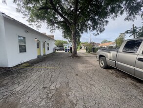 1407 Leal St in San Antonio, TX - Building Photo - Building Photo