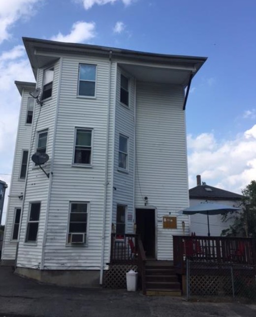 9 Mott St in Worcester, MA - Building Photo